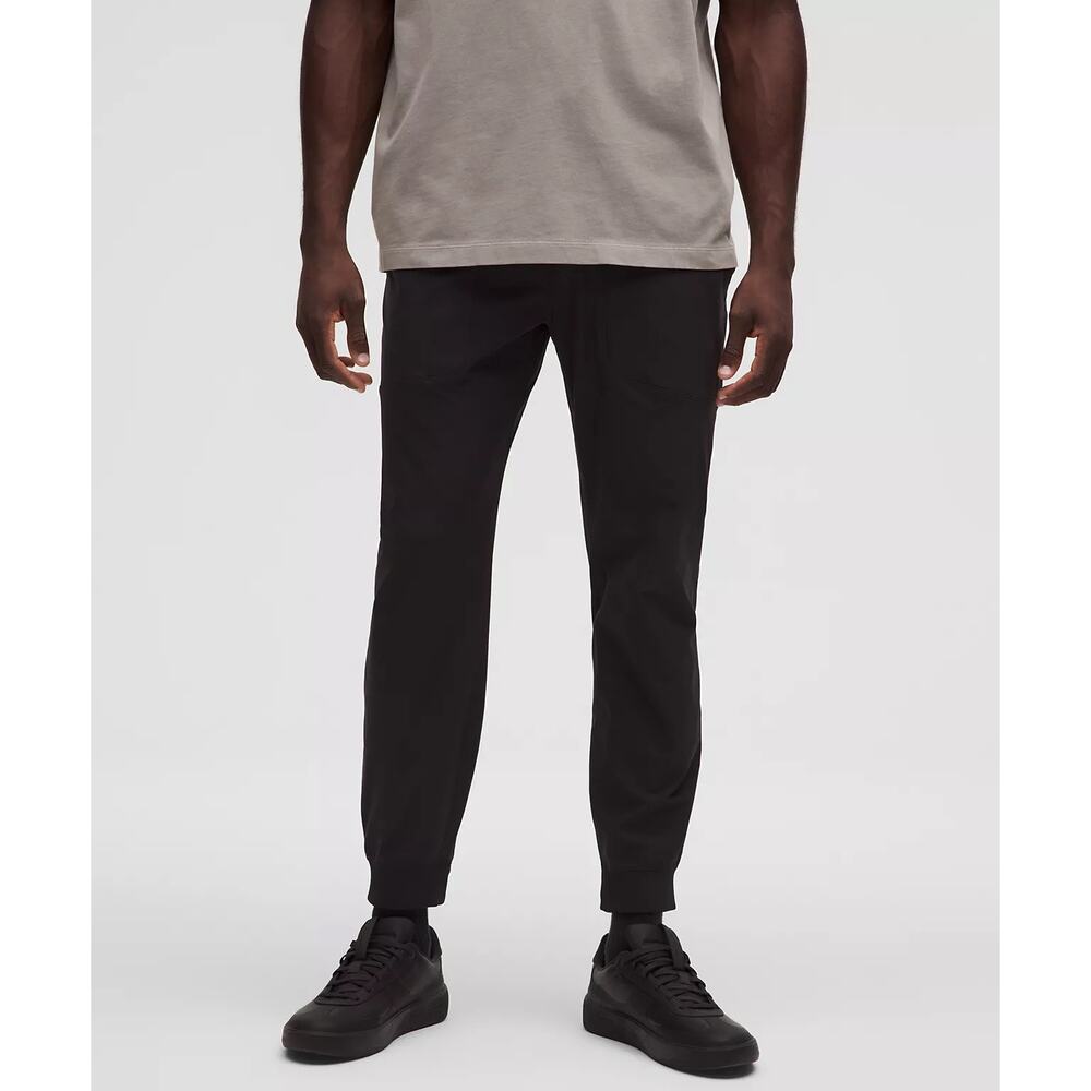 Lululemon ABC Jogger Shorter 30x28 Men’s Size M 28" Inseam Black Warpstreme